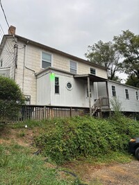 Building Photo - 119 Pine Ave