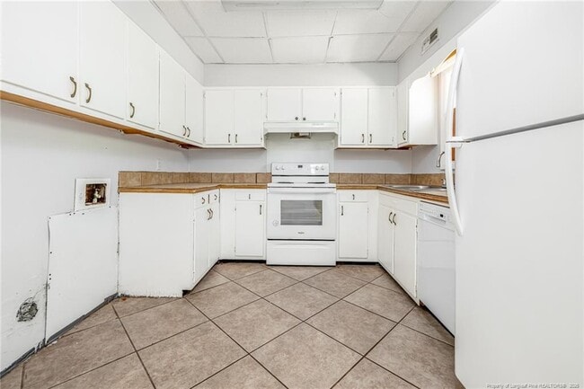 Building Photo - 2328 Barrington Cir