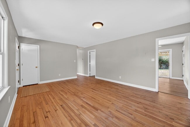 Building Photo - 1321 Briarfield Ave