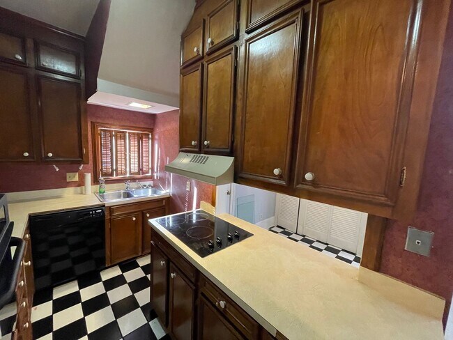 Building Photo - 302 S Edisto Ave