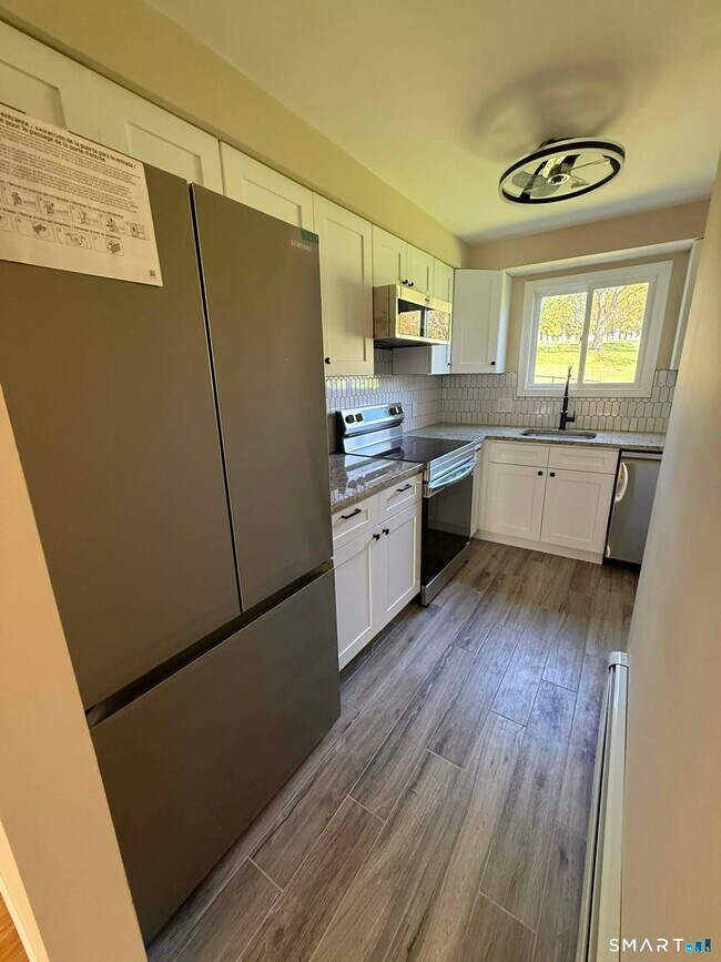 Building Photo - 1001 Old Colony Rd