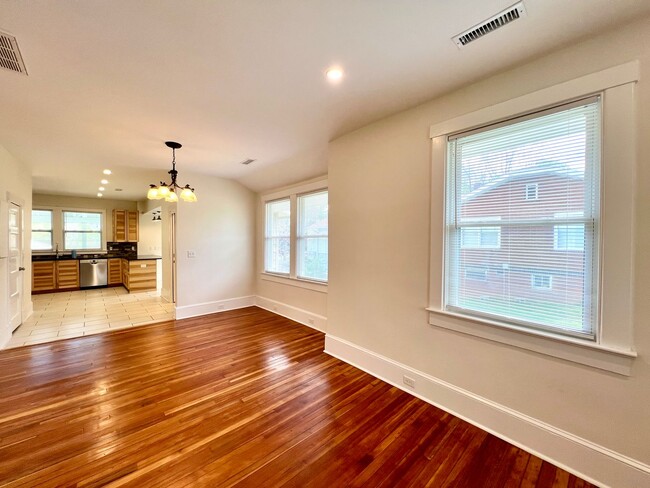 Building Photo - Charming 2 Bedroom Home - All utilities in...