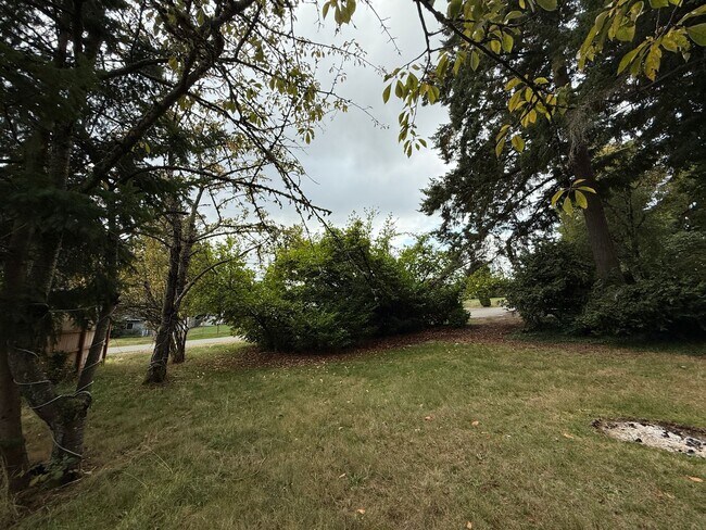 Building Photo - Lovely and Warm Home in Edmonds Available Now