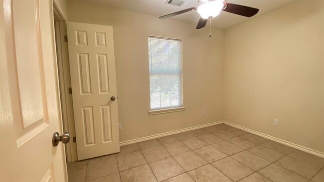 Building Photo - 10521 Tanyard Rd