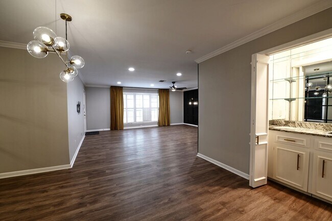 Building Photo - ALAMO HEIGHTS SCHOOL DISTRICT CONDO