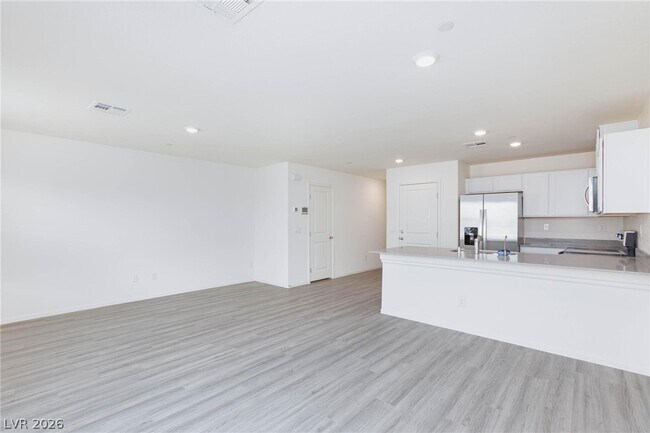 Building Photo - 6061 Amaryllis Fls St