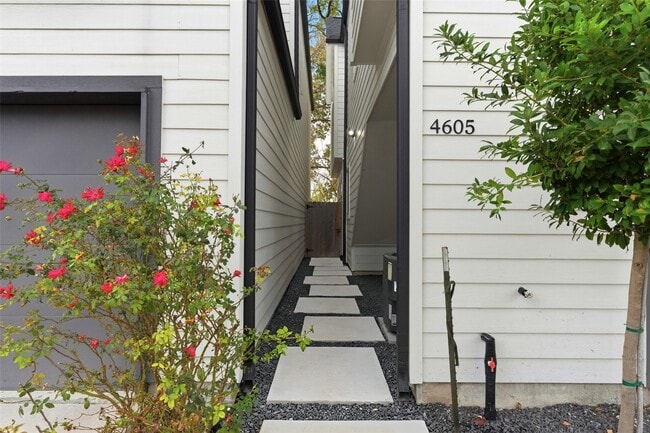 Building Photo - 4605 Lavatera St