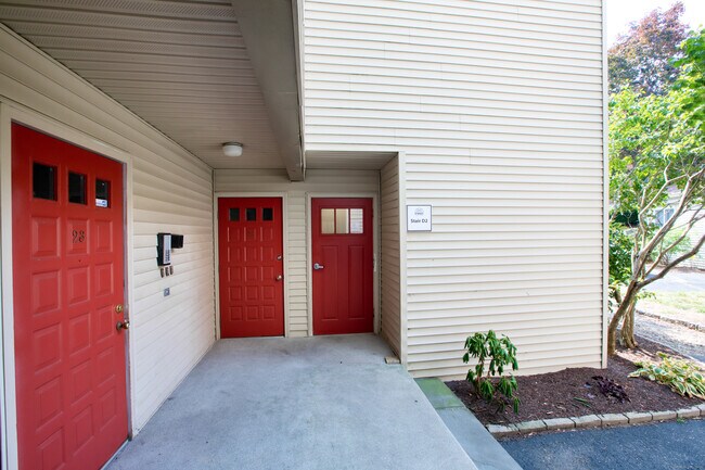 Building Photo - 32 Pine St