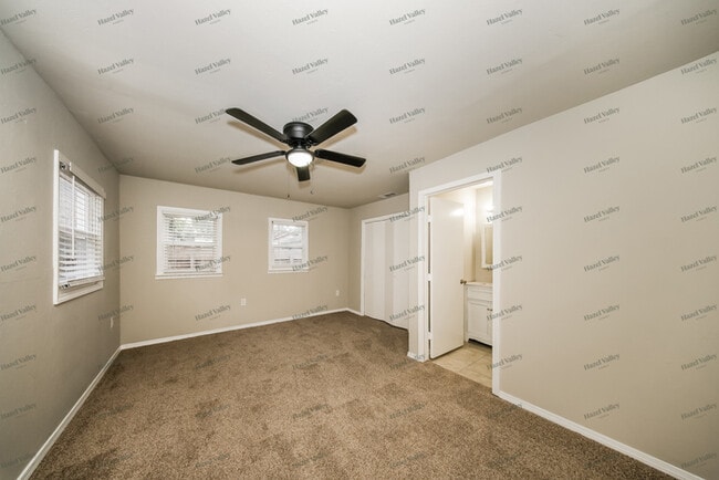 Building Photo - 5206 N Beaver Ave