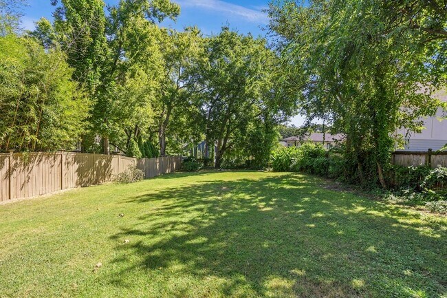 Building Photo - 2510 9th Ave S