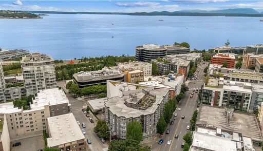 Building Photo - Stunning 1 bed condo in desirable Belltown and Lower Queen Anne! Available 3/7/26!