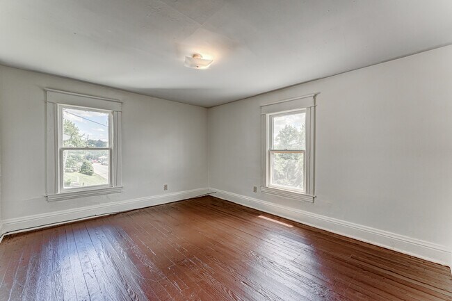 Building Photo - 975 Dorsey Ave