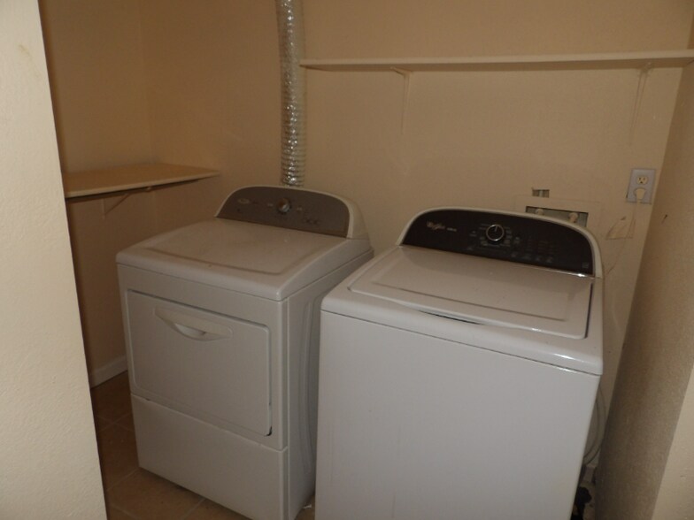 Building Photo - 3830 Gingham Way