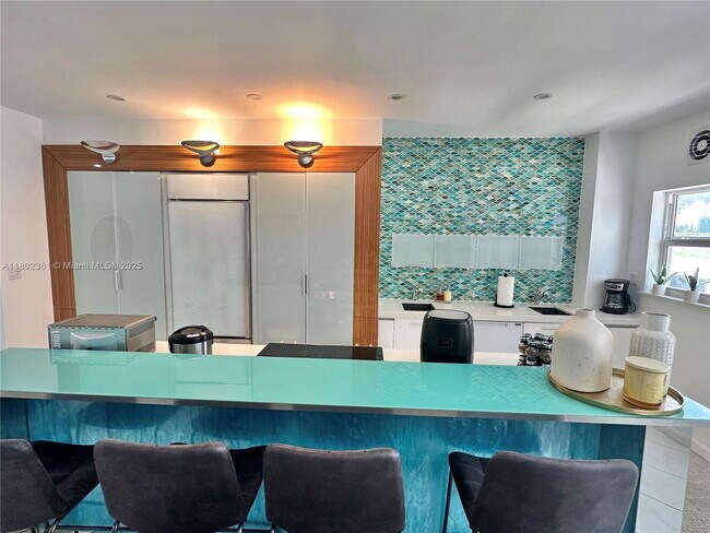 Building Photo - 4747 Collins Ave