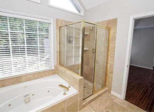 Building Photo - Spacious 4BR House in Dunwoody. Close to 2...