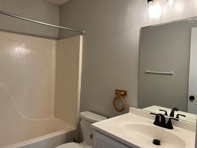 Building Photo - 28 Collinwood Cove