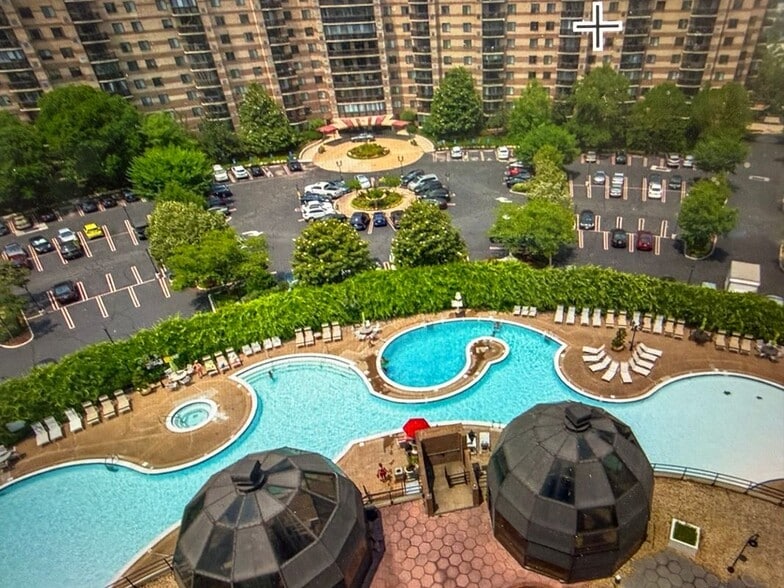 Building Photo - 8360 Greensboro Dr
