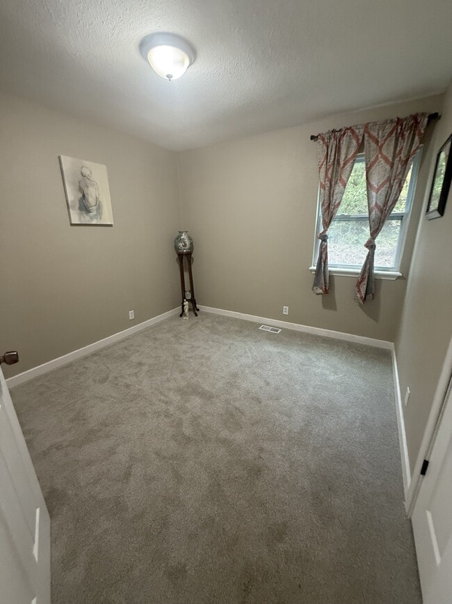 Building Photo - 2404 N Gray St