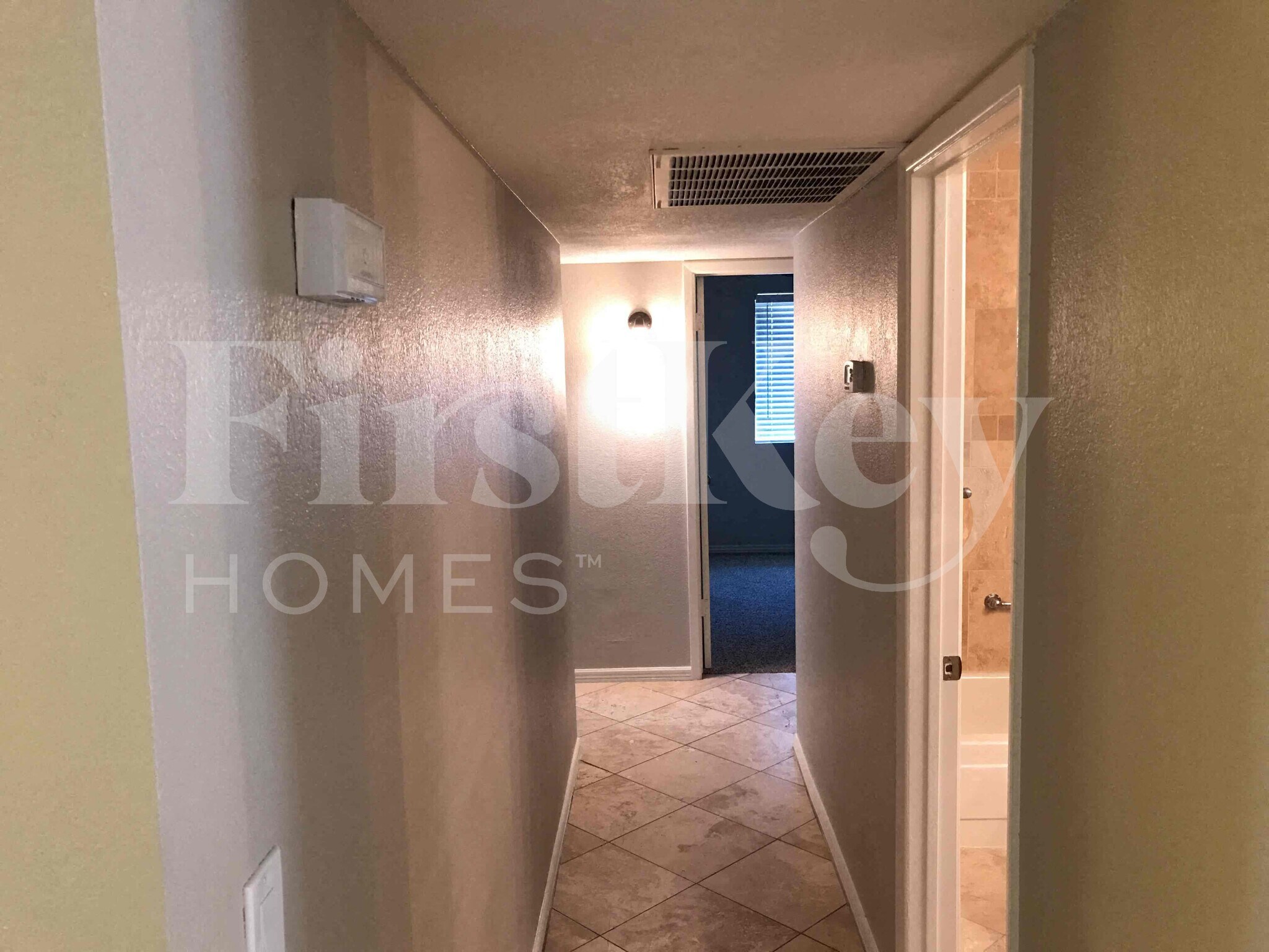 Building Photo - 4841 W Paradise Ln