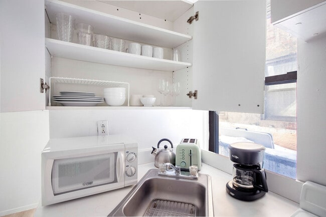 Building Photo - 104 MacDougal St