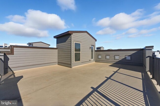 Building Photo - 2490 Connector Aly