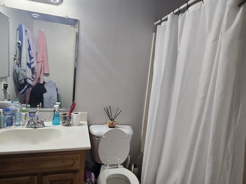 Building Photo - 5488 Dobbs St