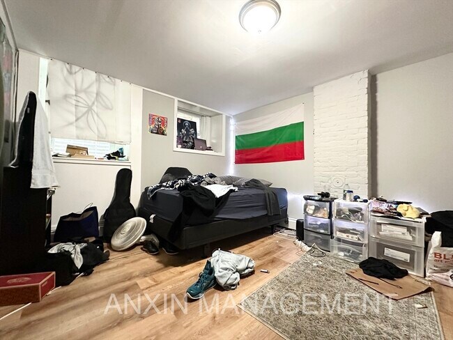 Building Photo - 71 Gardner St