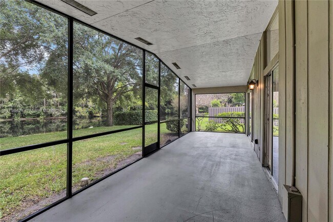 Building Photo - 618 Woodgate Cir