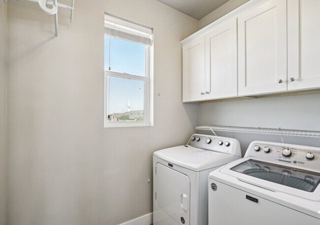 Building Photo - Your Next Home Awaits!