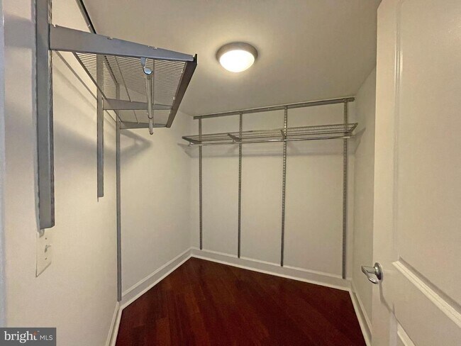 Building Photo - 11800 Sunset Hills Rd