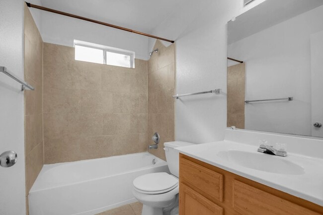 Building Photo - Cozy 3 bedroom 2 bath home in East El Paso! Special- No admin fee!