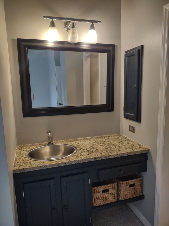 Building Photo - Move In Ready Townhome located in The Gate...