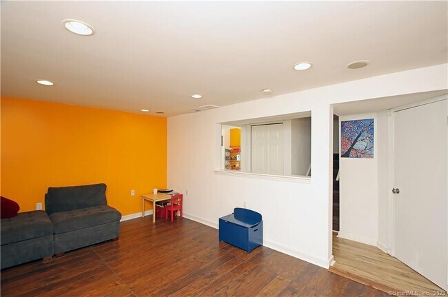 Building Photo - 70 Tulip Tree Ct