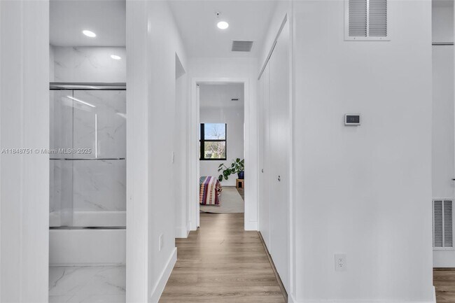 Building Photo - 3654 SW 61st Ter