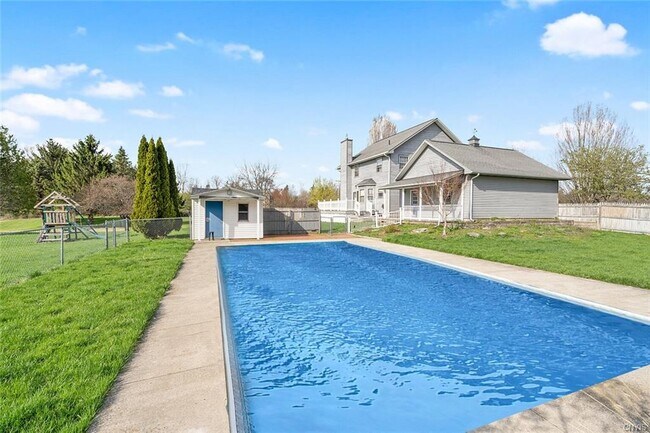 Building Photo - 199 Academy St