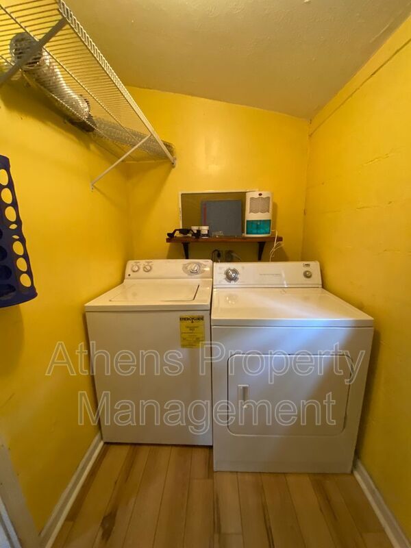 Building Photo - 285 N Rocksprings St