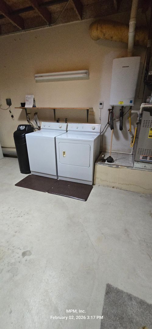 Building Photo - Lovely 2 bed 2 bath in 55 and over community