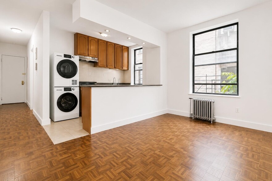 Building Photo - 529 W 151st St