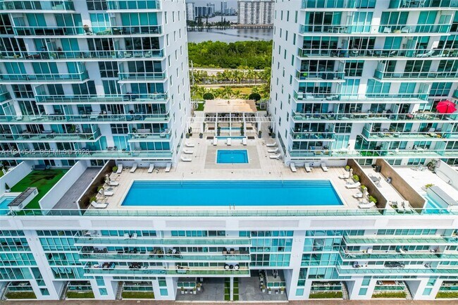 Building Photo - 400 Sunny Isles Blvd