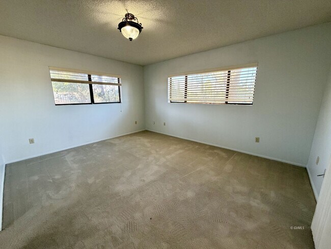 Building Photo - 3028 S Fairway Ave