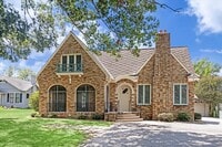 Building Photo - 703 E Main St