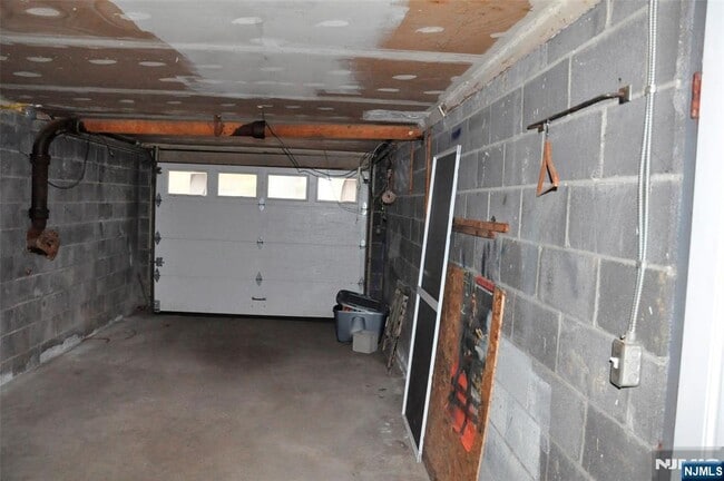 Building Photo - 29 Lewis Pl