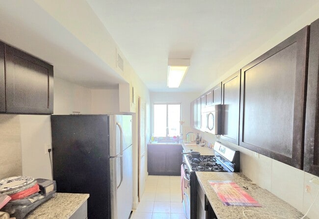 Building Photo - 3821 Davis Pl NW