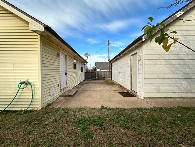 Building Photo - Beautiful 3 Bed / 2 Bath Two-Story Home