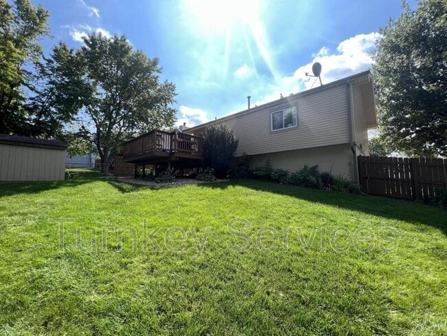 Building Photo - 405 Fort St