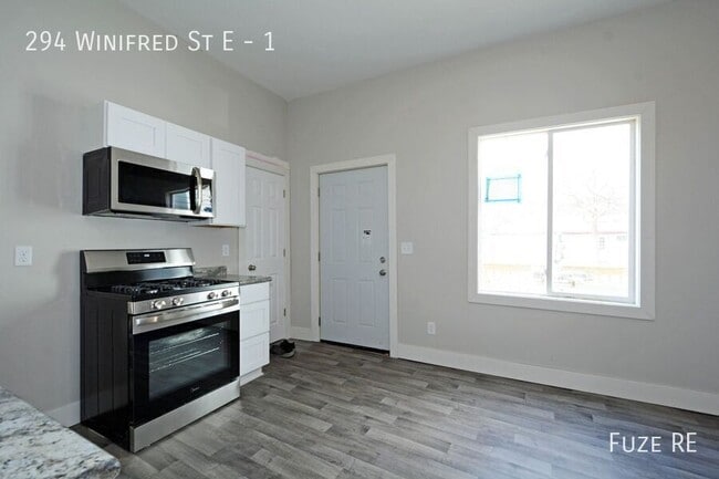 Building Photo - 294 Winifred St E