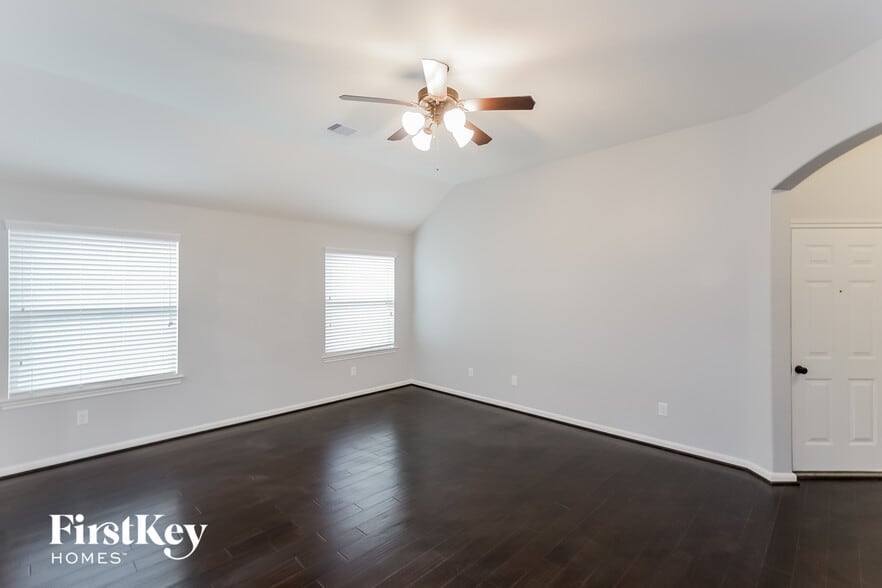 Building Photo - 6522 Hunters Creek Ln