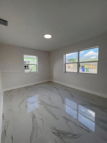 Building Photo - 31 SW 67th Ct