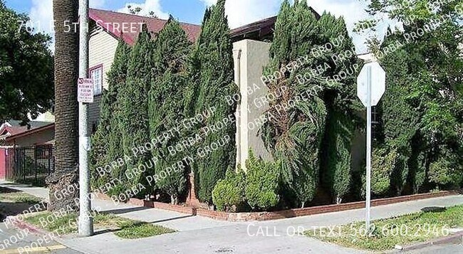 Building Photo - 701 E 5th St