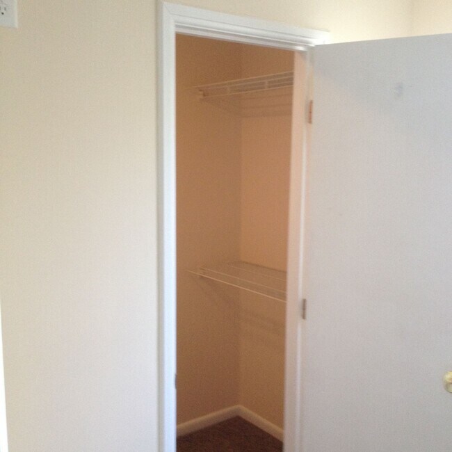 Building Photo - Great 1BR/1BA Unit in Turtle Creek